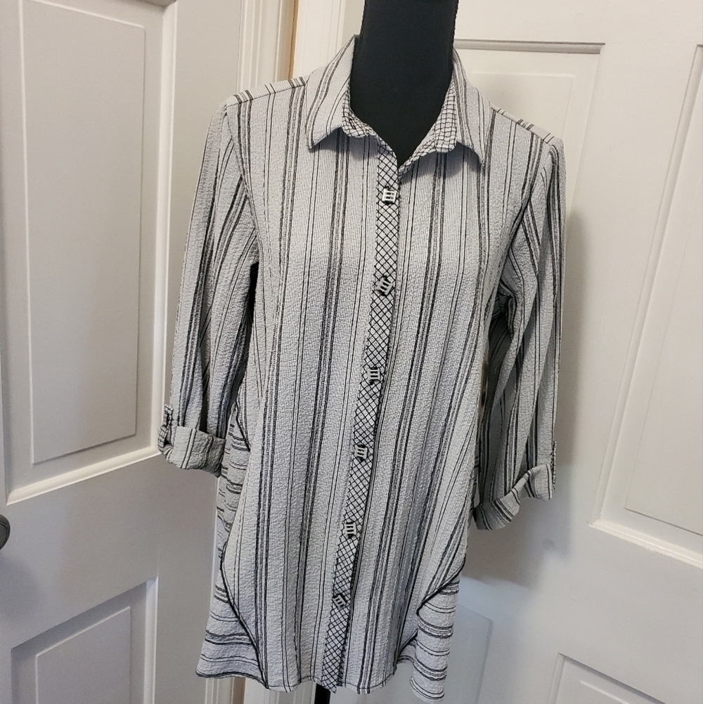 Habitat Striped Button-Front Tunic Blouse in White and Black